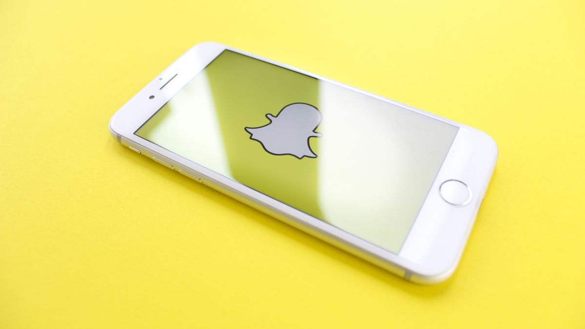 snapchat-down-in-india-snapchat-outage-snapchat-download-users-not-able-to-send-messages-snaps-to-their-friends-company-yet-to-acknowledge-latest-live-updates